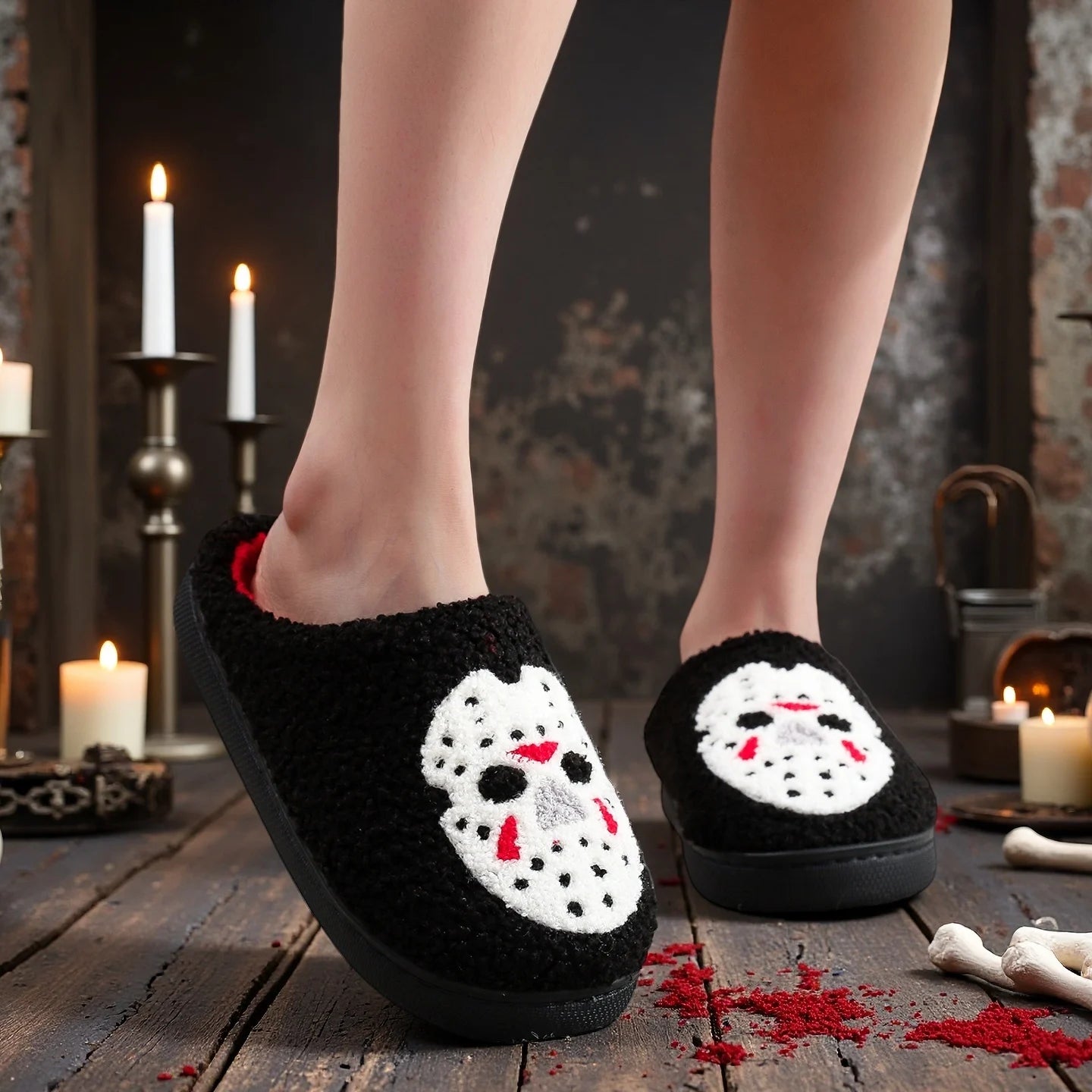 A Pair of Black Halloween Horror Mask Skull Pattern Embroidered Plush Home Thick-Soled Comfortable Slippers, Personalized Warm Non-Slip Indoor Slippers, Autumn and Winter Gift, Suitable for Both Men and Women