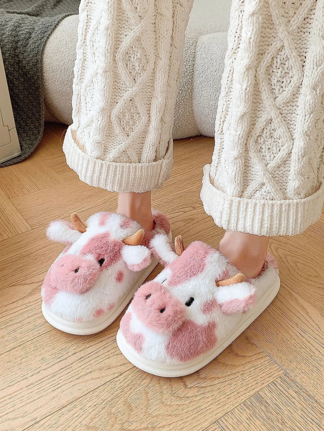 Women's Slippers with Spotted Cow Hair and Indoor Slippers, Warm and Thick-Soled Plush for Autumn and Winter