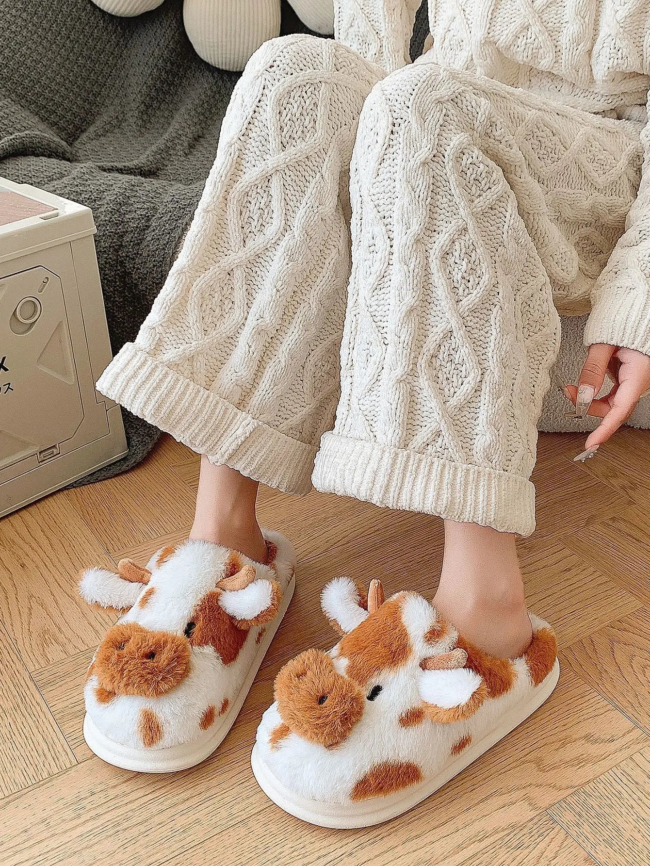 Women's Slippers with Spotted Cow Hair and Indoor Slippers, Warm and Thick-Soled Plush for Autumn and Winter