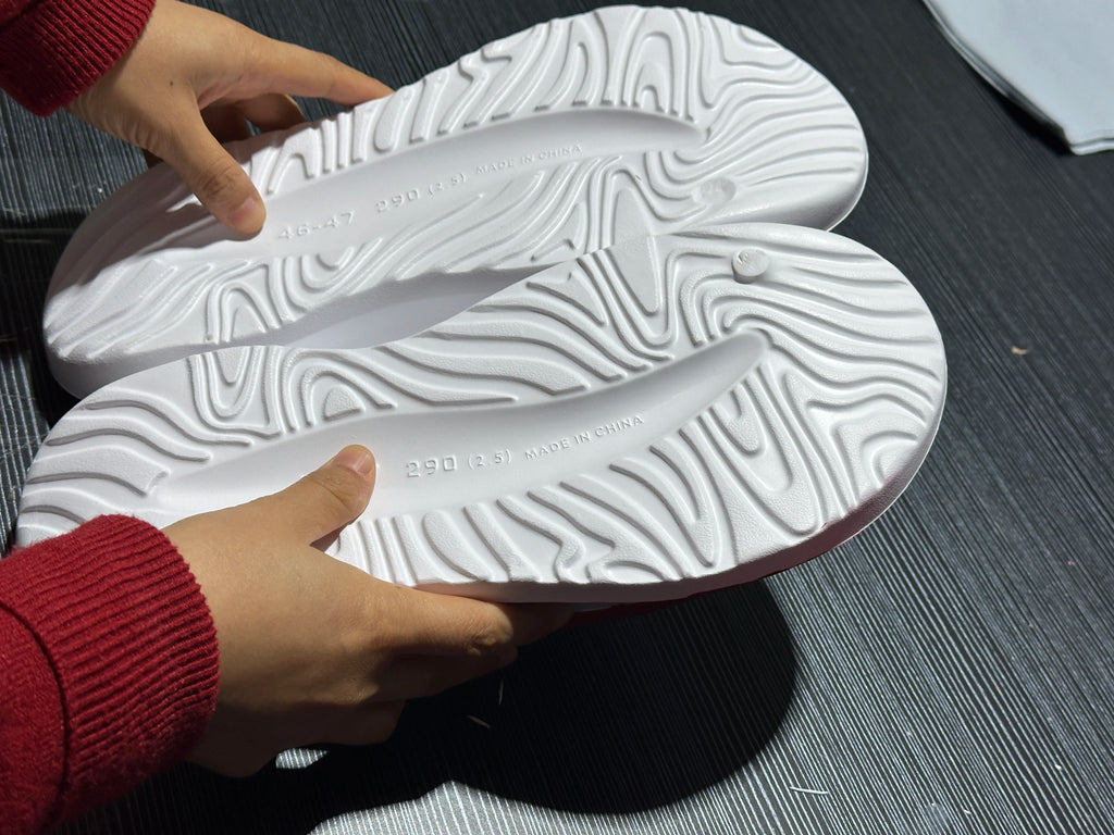 Summer New EVA Slippers for Bathroom, Anti slip and Odor proof Beach, Couple's Outerwear, Clip on Cold Slippers for Men