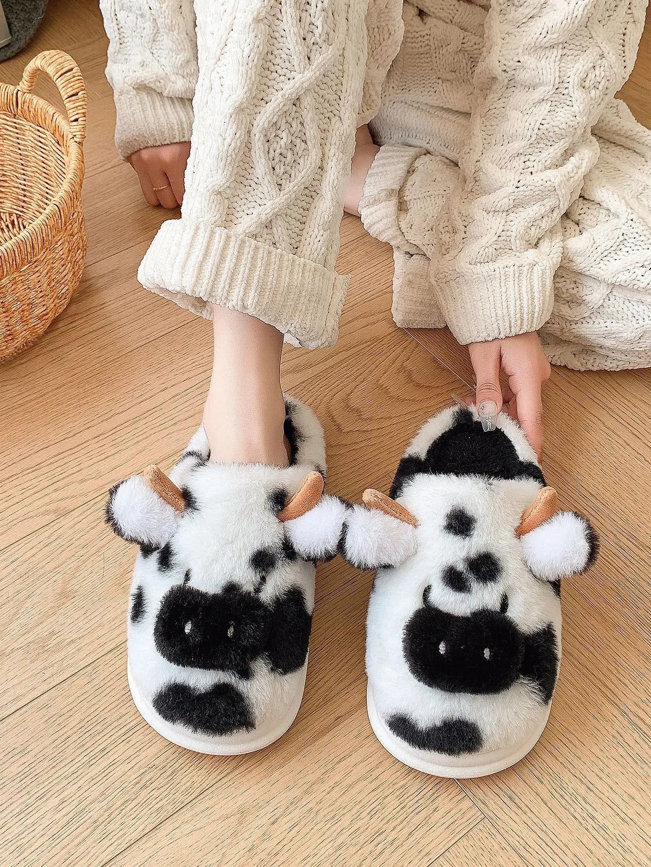 Women's Slippers with Spotted Cow Hair and Indoor Slippers, Warm and Thick-Soled Plush for Autumn and Winter