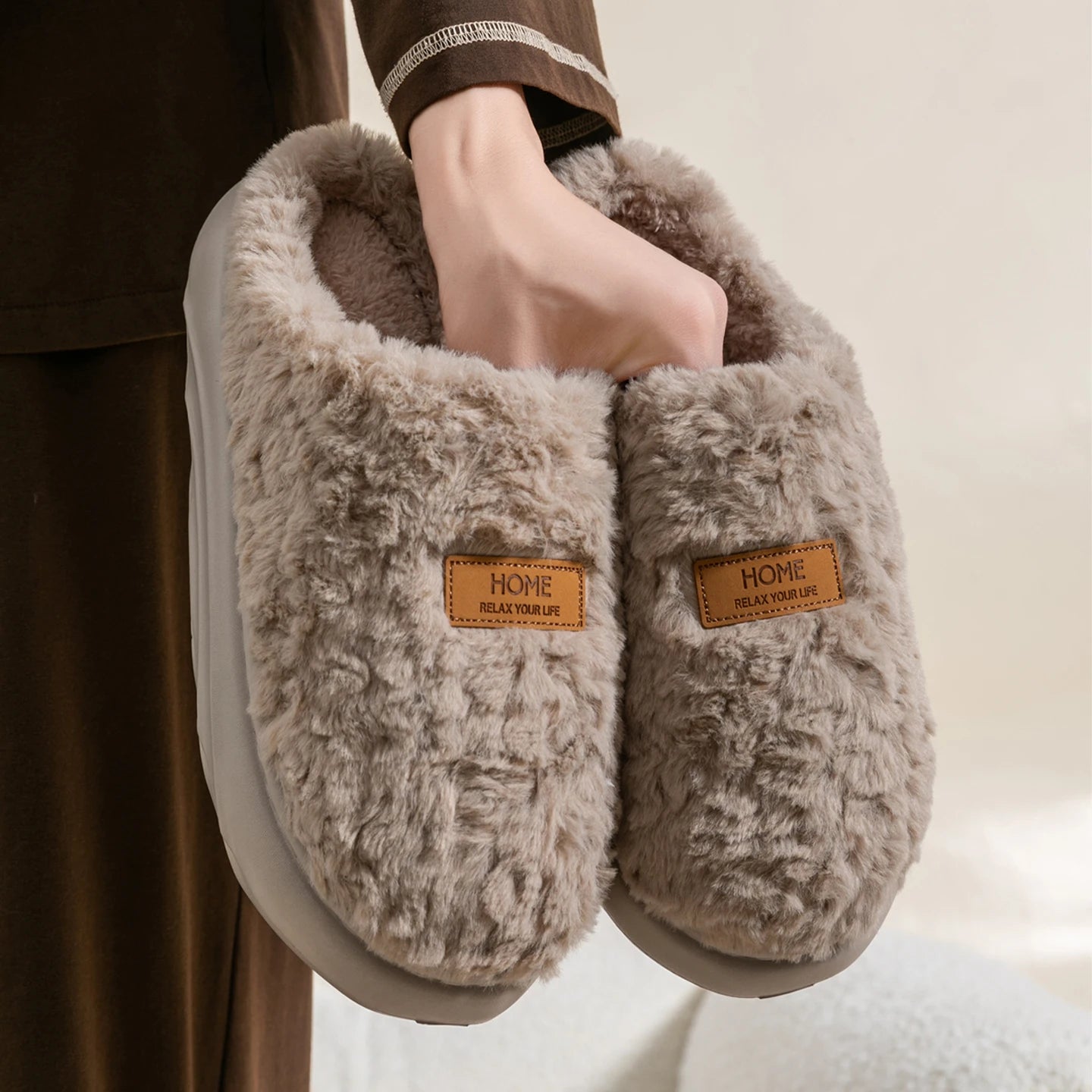 Women's Winter Slippers Indoor Non-Slip, Fleece Lined Warm House Shoes with Thick Soft Sole, Cozy Couples Faux Fur Slides