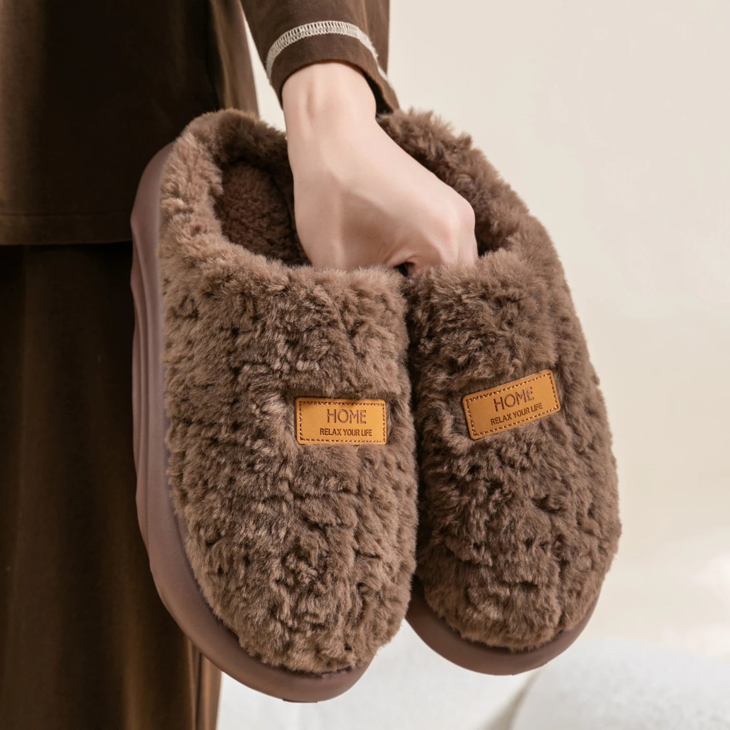 Women's Winter Slippers Indoor Non-Slip, Fleece Lined Warm House Shoes with Thick Soft Sole, Cozy Couples Faux Fur Slides